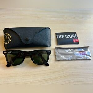 NEW black Ray-Ban Wayfarer glasses